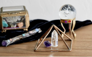 Crystal-ball-for psychic reading
