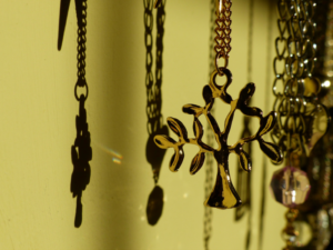 tanahoy.com abundance necklace