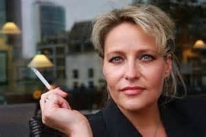 tanahoy.com woman smoking